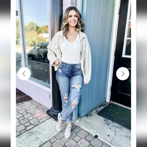 Judy Blue (THE BEST) Bleach splash Boyfriend Jeans - Picture 3 of 11